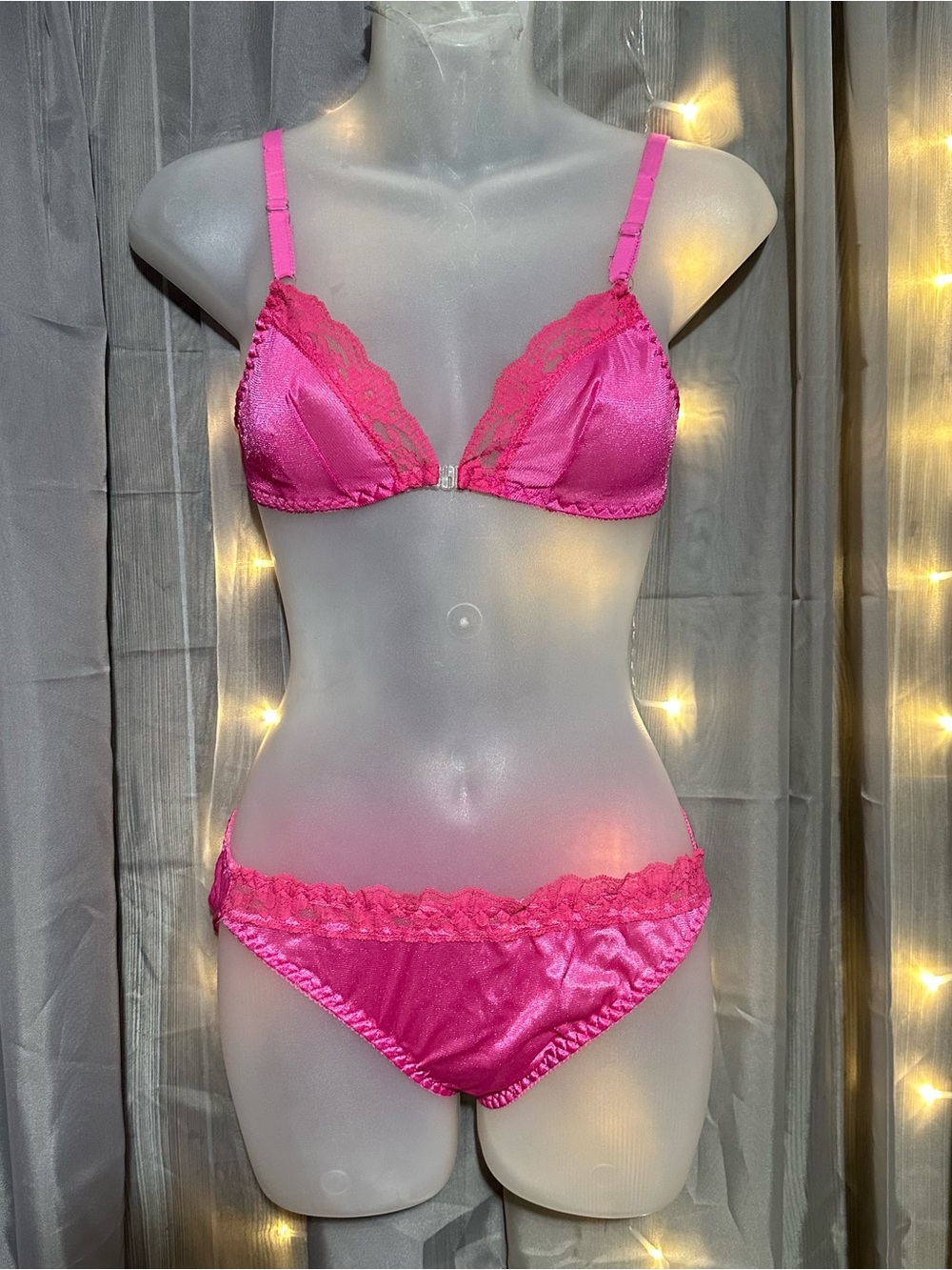 Vintage Famous-Maid Brassiere Corp hot pink bra and panty set Sz S NWOT